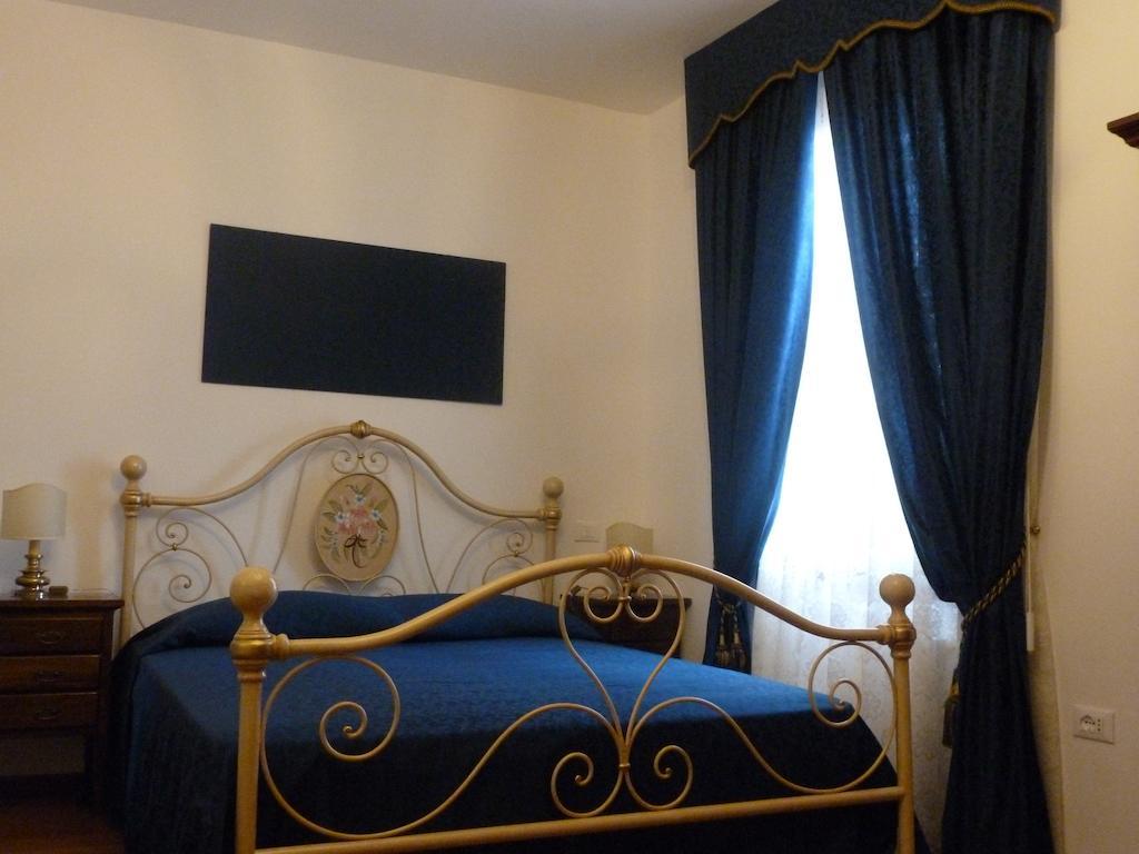 B&B La Terrazza Dei Miracoli Venecia Habitación foto