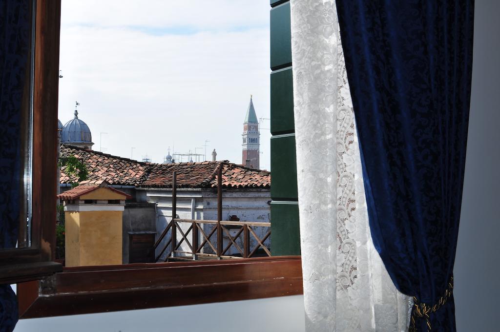 B&B La Terrazza Dei Miracoli Venecia Habitación foto